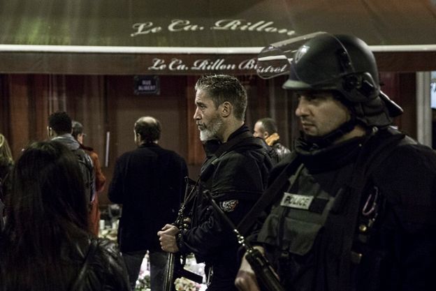 "FT": po zamachach w Paryżu zachodnie służby muszą przemyśleć sposób działania