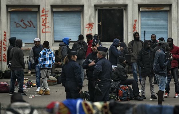 Akcja oddziałów specjalnych w Paryżu. Ewakuowano ponad 700 imigrantów