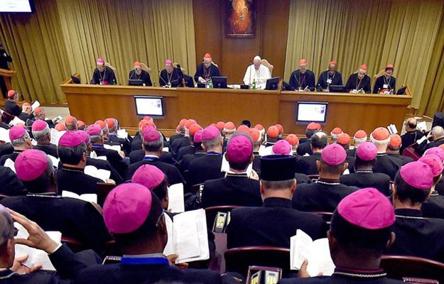 Synod zakończony. Papież: nie jest rolą Kościoła wydawanie wyroków