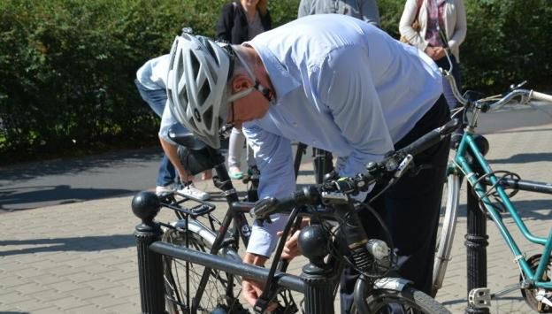 Władze Poznania chcą, aby jak najwięcej uczniów do szkół dojeżdżało rowerami