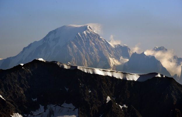 Najwyższa góra Europy "skurczyła" się o metr