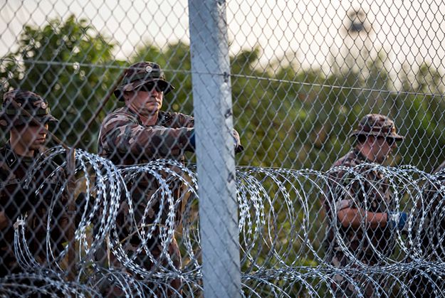 Węgry zamknęły przestrzeń powietrzną przy granicy z Serbią. We wtorek ogłoszenie stanu kryzysowego?
