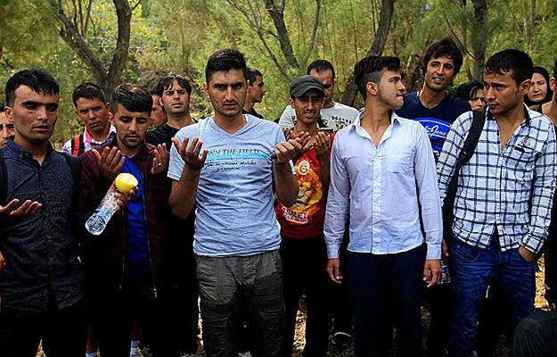 Ewakuacja imigrantów z Lesbos. Kursują specjalne promy