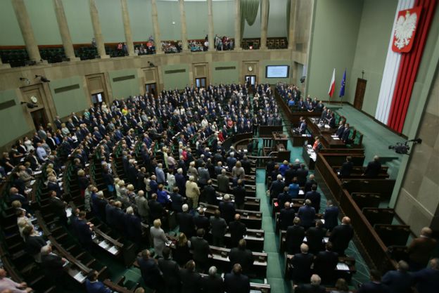 Ile zarabiają i co mogą ci, którzy nami rządzą