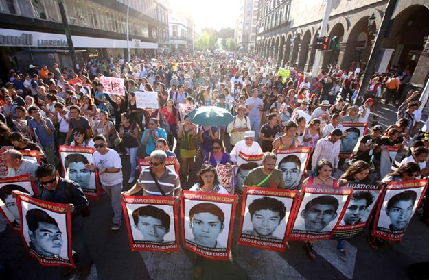 Wielotysięczna demonstracja rodzin zaginionych studentów w Meksyku