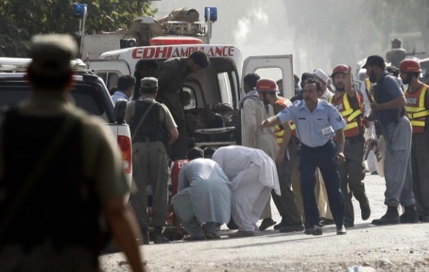 Atak talibów na bazę lotniczą w Peszawarze. Zginęły 32 osoby