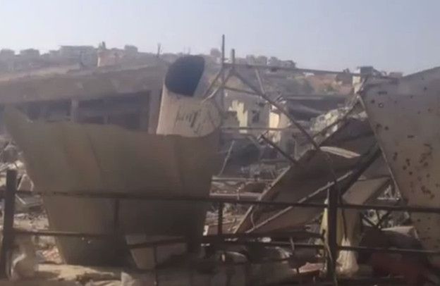 Syryjski myśliwiec spadł na targowisko w mieście Ariha