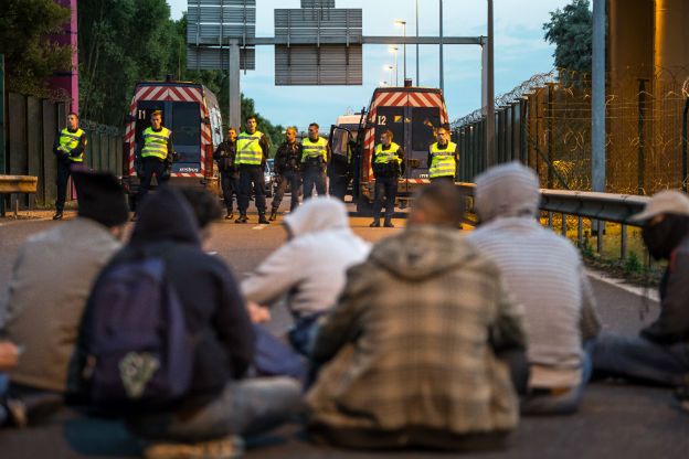 Pieszo pokonał Eurotunel. Dostał azyl na Wyspach