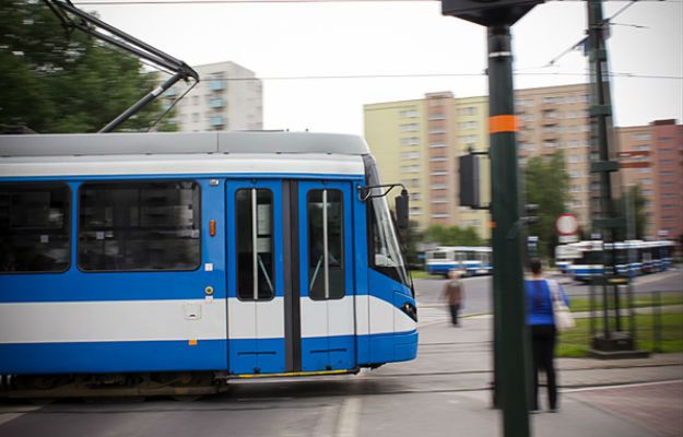 Pieszy wpadł pod tramwaj w Krakowie. Są utrudnienia w ruchu