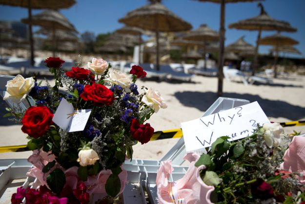 Brytyjczycy stanowią większość ofiar zamachu w Tunezji. Potwierdzono tożsamość pierwszej osoby