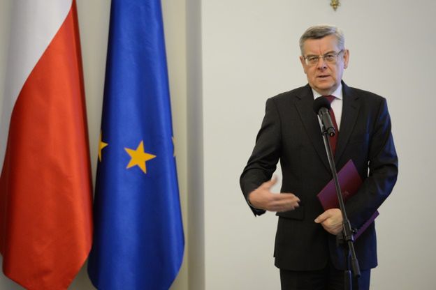 Prof. Tomasz Nałęcz: biało-czerwona flaga to nasz kod narodowy