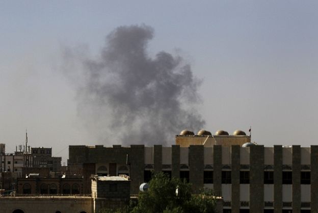 Samoloty koalicji zniszczyły pasy lotniska w Sanie