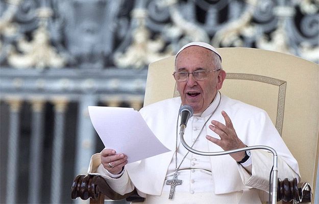 Papież Franciszek: to skandal, że kobiety zarabiają mniej od mężczyzn
