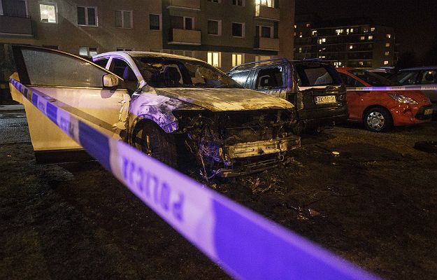 Gdańscy policjanci zatrzymali podpalacza aut. 18-latek przyznał się do winy