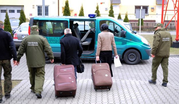 Terespol: straż graniczna odkryła kobietę w walizce. Tak Rosjankę przewoził mąż Francuz