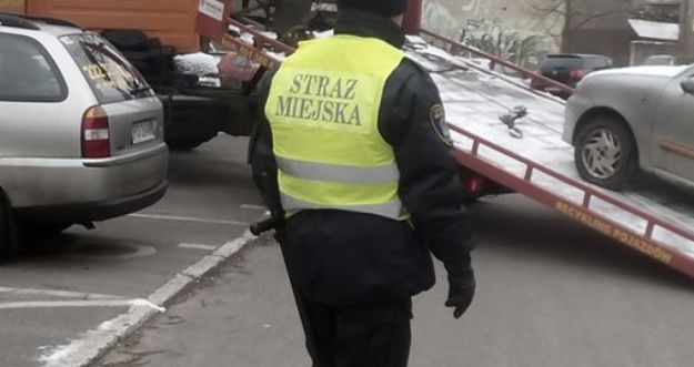 Strażnicy miejscy z Poznania podejrzani o branie łapówek