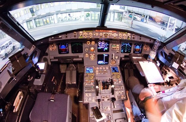 Ekspert o katastrofie airbusa: możliwa choroba psychiczna pilota