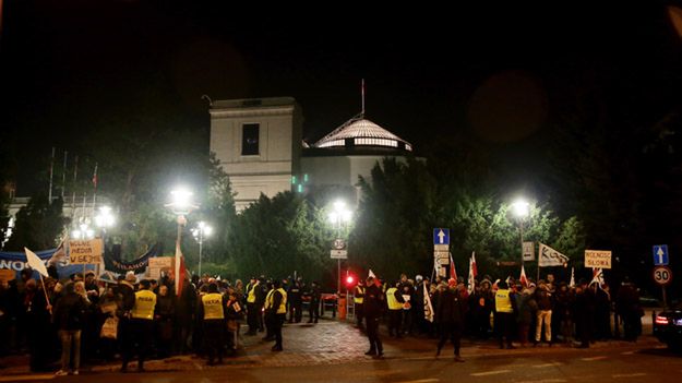 Protest KOD przed Sejmem