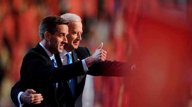 Joe Biden z synem Beau Bidenem w 2008 roku na Konwencji Demokratów