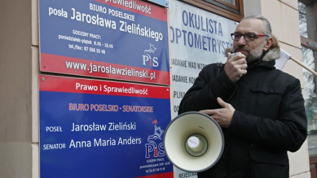 Mateusz Kijowski i członkowie KOD protestowali w Suwałkach