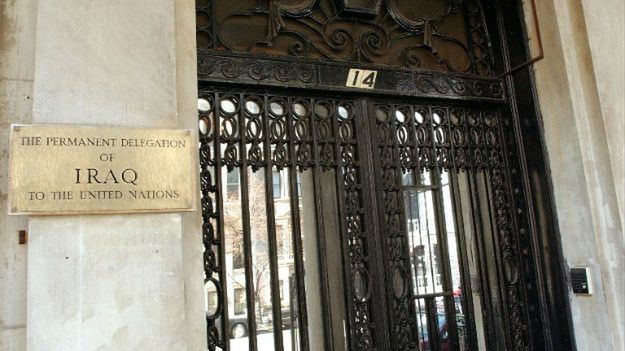 Wejście do budynku, gdzie mieści się stałe przedstawicielstwo Iraku przy ONZ w Nowym Jorku