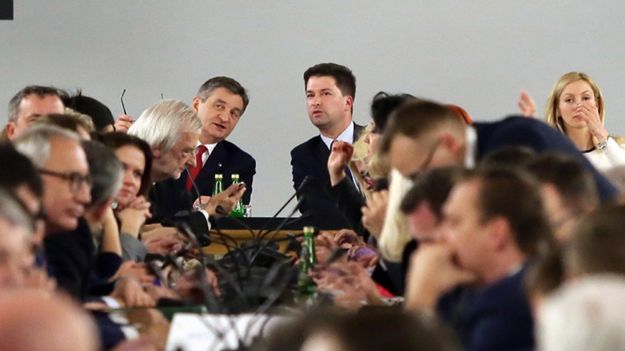 Posiedzenie posłów ws. ustawy budżetowej w Sali Kolumnowej 16 grudnia