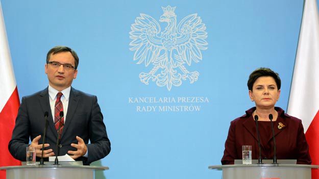 Minister Zbigniew Ziobro i premier Beata Szydło na konferencji 25 października