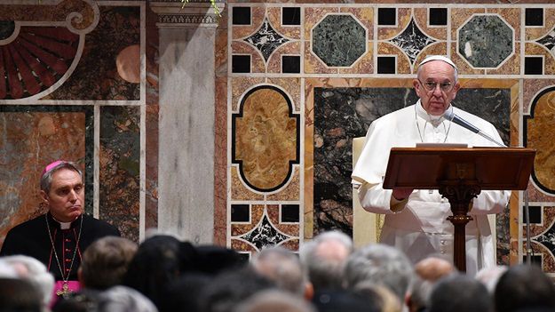 Papież Franciszek przemawia do ambasadorów akredytowanych przy Stolicy Apostolskiej