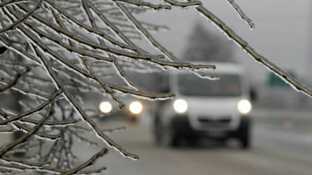 IMGW wydało ostrzeżenia dla siedmiu województw. Uwaga na marznący deszcz
