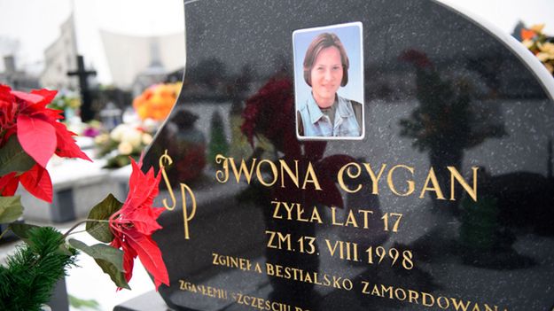 Grób Iwony Cygan - 17-latka została zamordowana w nocy z 13 na 14 sierpnia 1998 r.