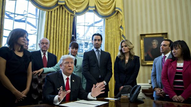 Donald Trump w Gabinecie Owalnym w Białym Domu