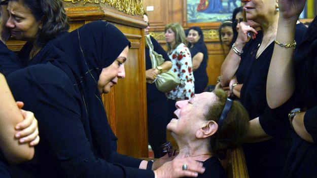 Krewni ofiar katastrofy samolotu Egyptair opłakują śmierć bliskich 21 maja 2016