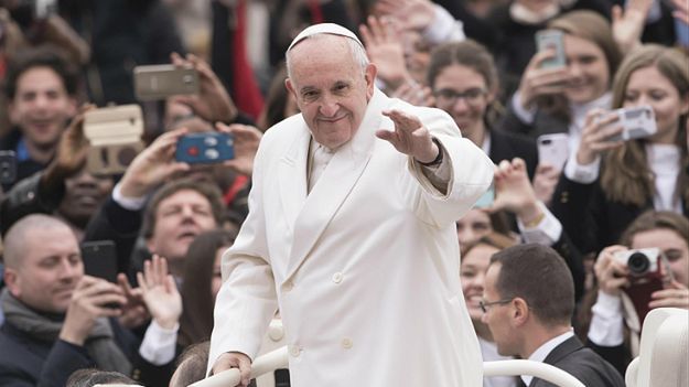 Papież Franciszek na placu Świętego Piotra