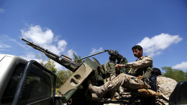 Rebeliant Huti w stolicy Jemenu, Sanie