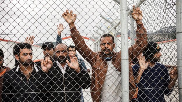 Imigranci w ośrodku dla cudzoziemców w Amigdalezie koło Aten