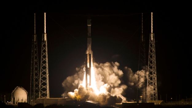 Start rakiety z satelitami NASA