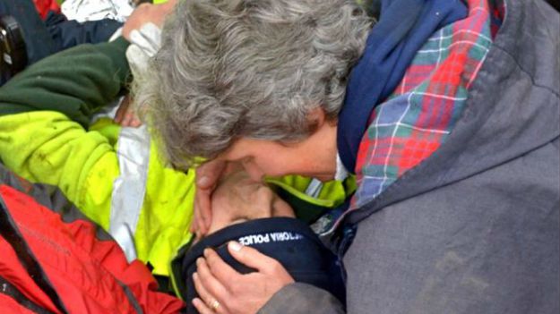 Luke Shambrook z matką. Chłopca odnaleziono po czterech dniach