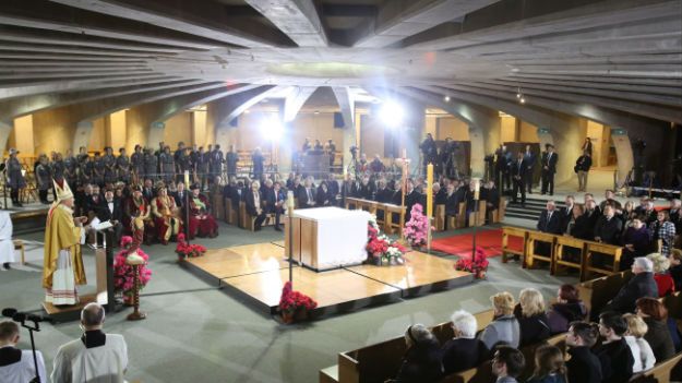 Msza św. w intencji ofiar katastrofy smoleńskiej w Świątyni Opatrzności Bożej