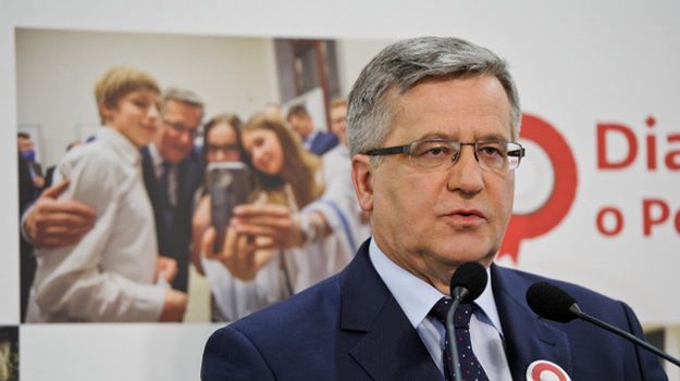 Prezydent Bronisław Komorowski podczas konferencji prasowej w biurze sztabu wyborczego w Warszawie
