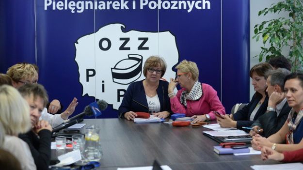 Przewodnicząca OZZPiP Lucyna Dargiewicz i wiceprzewodnicząca Krajowej Komisji Rewizyjnej OZZPiP Alicja Sierzputowska