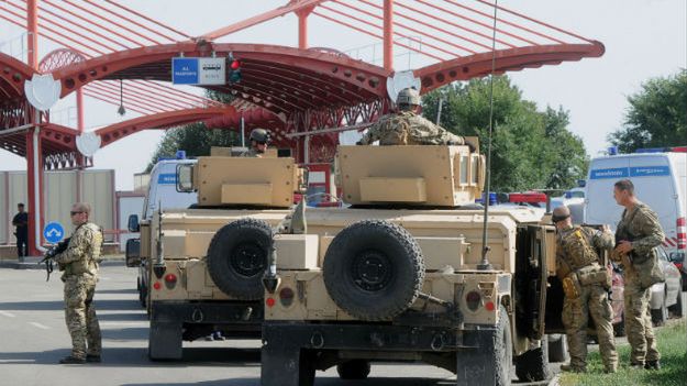 Węgierscy żołnierze na granicy