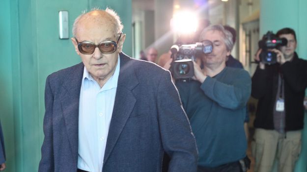 Stanisław Kociołek na korytarzu Sądu Najwyższego w kwietniu 2015 r.