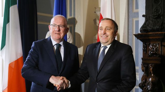 Minister spraw zagranicznych i handlu Irlandii Charles Flanagan i szef polskiego resortu spraw zagranicznych Grzegorz Schetyna