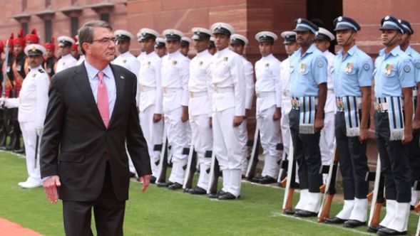 Ashton Carter z wizytą w Indiach