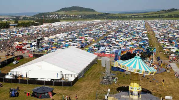 Festiwal, mimo incydentów, odbywa się zgodnie z planem i potrwa do niedzieli