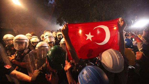 Zamieszki w Stambule z czerwca 2013 roku