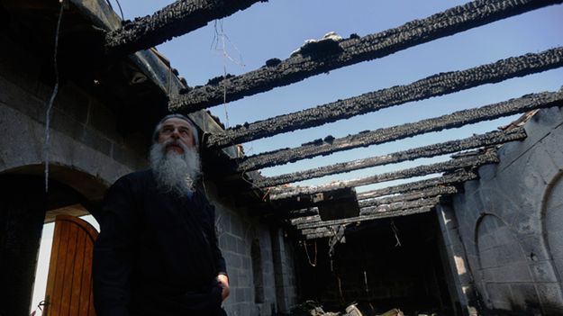 Katolicki Kościół Rozmnożenia Chleba i Ryb w Tabgha nad Jeziorem Tyberiadzkim w Izraelu po pożarze