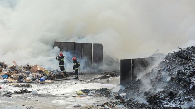 Z ogniem walczy kilkanaście zastępów straży pożarnej