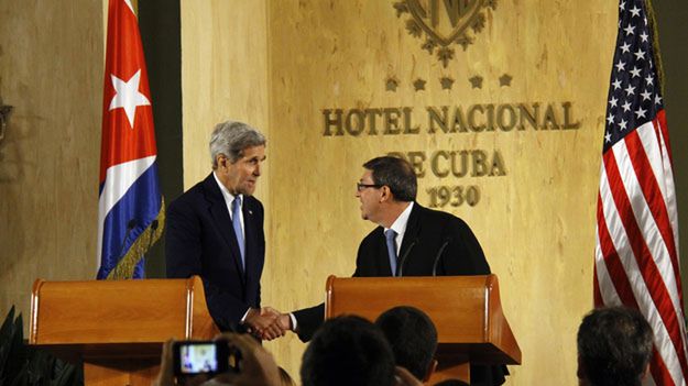 John Kerry i Bruno Rodriguez Parrilla