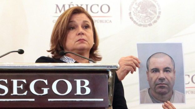 Meksykańska prokurator generalna przedstawia zdjęcie Joaquina Guzmana